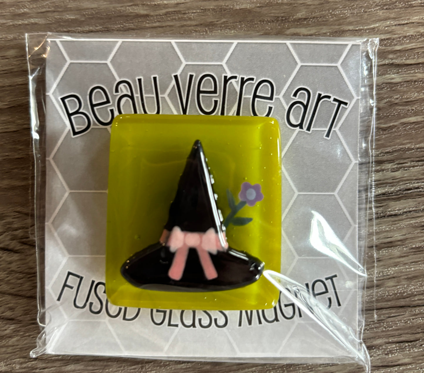 Witch Hat with Flower on green Needleminder