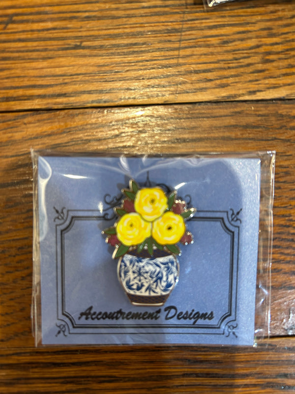 Vase of Yellow Roses Needleminder