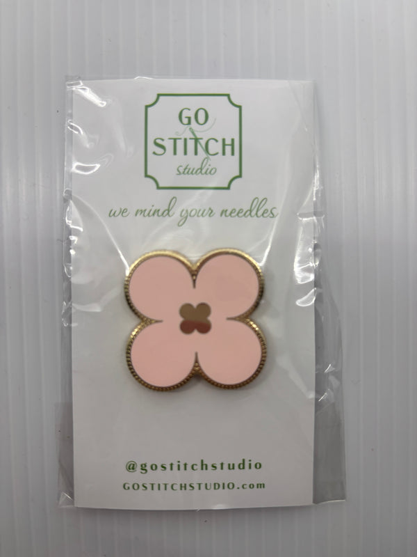 Pink 4-leaf Clover needleminder