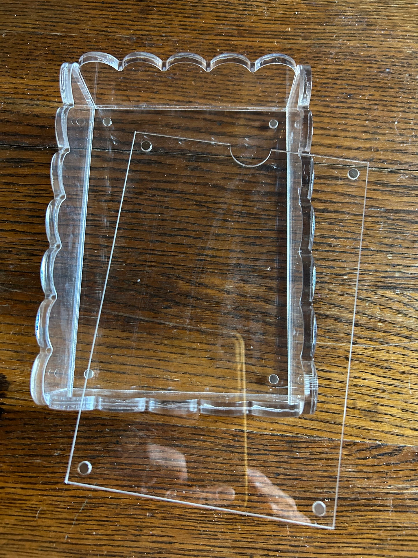 Acrylic Scallop Tray with Magnetic Mat
