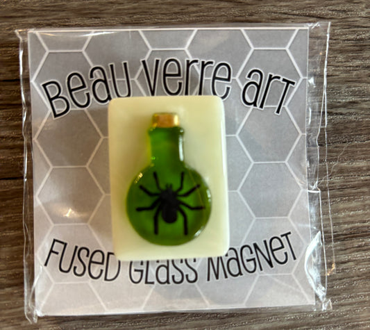 Green Bottle with Spider Needleminder